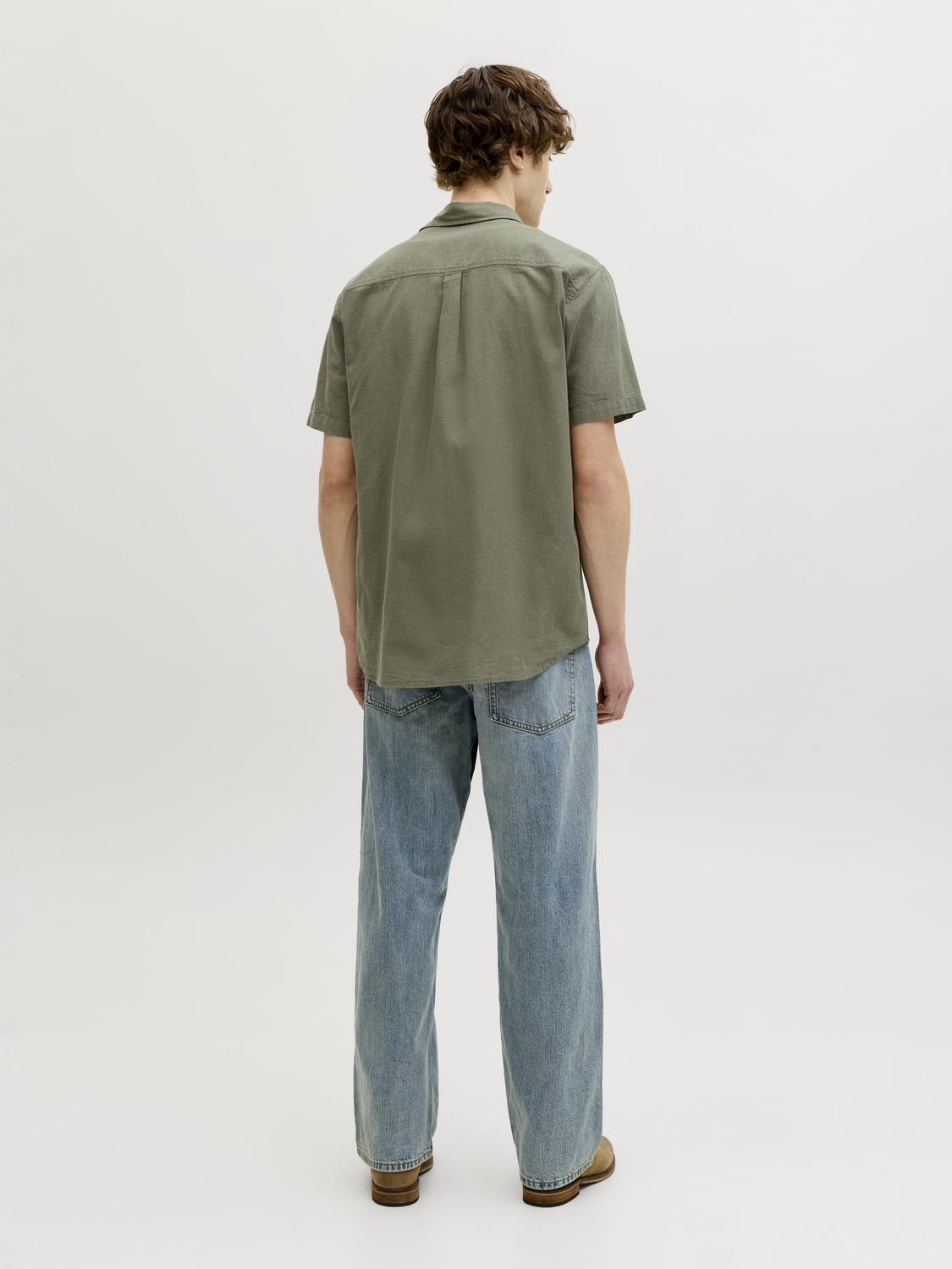model_shot-back